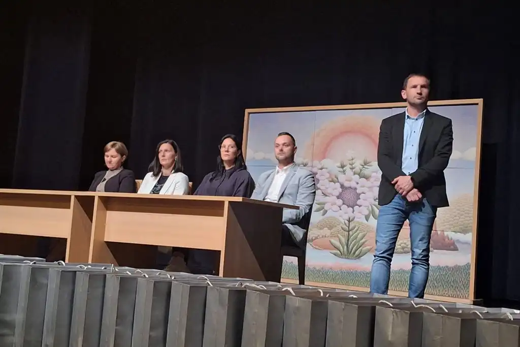 novi marof, podjela laptopa (6) novi marof, podjela laptopa (6)