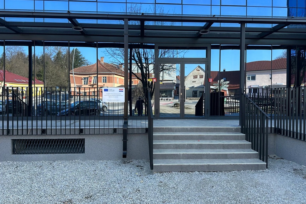 novi marof-upravna zgrada (2) novi marof-upravna zgrada (2)