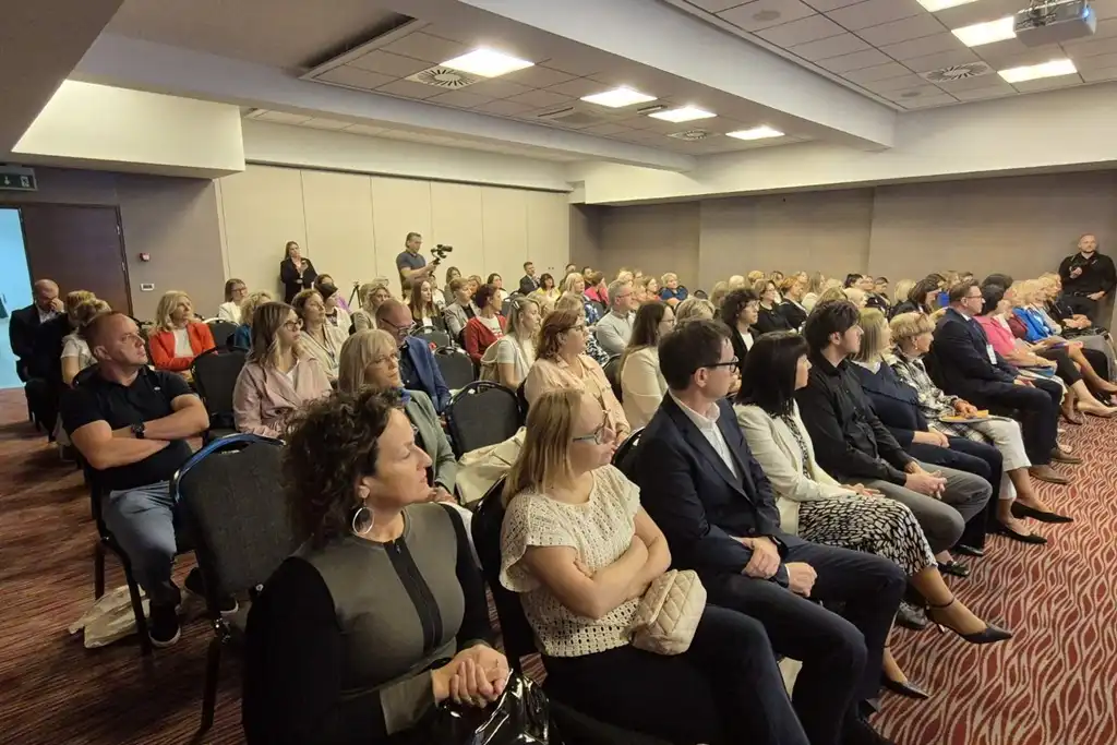 obv simpozij (12) obv simpozij (12)