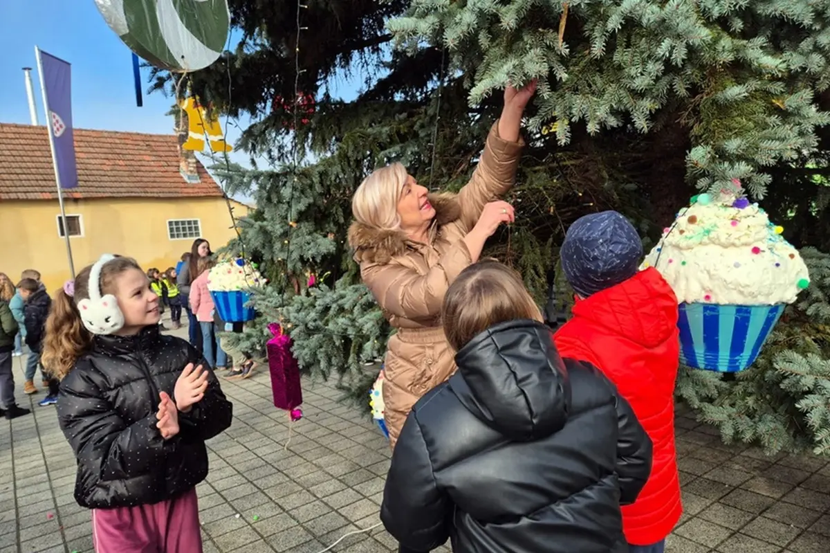 otb ukraseno drvce (15)