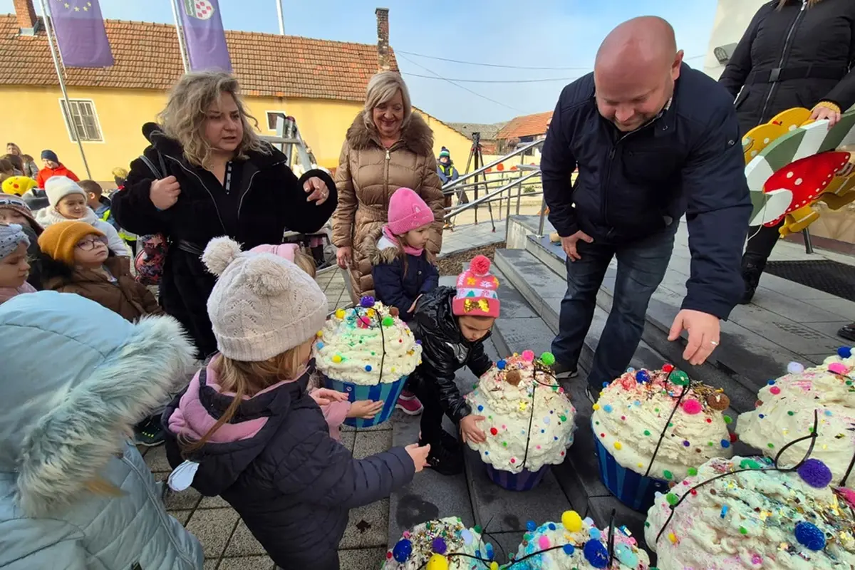 otb ukraseno drvce (17)