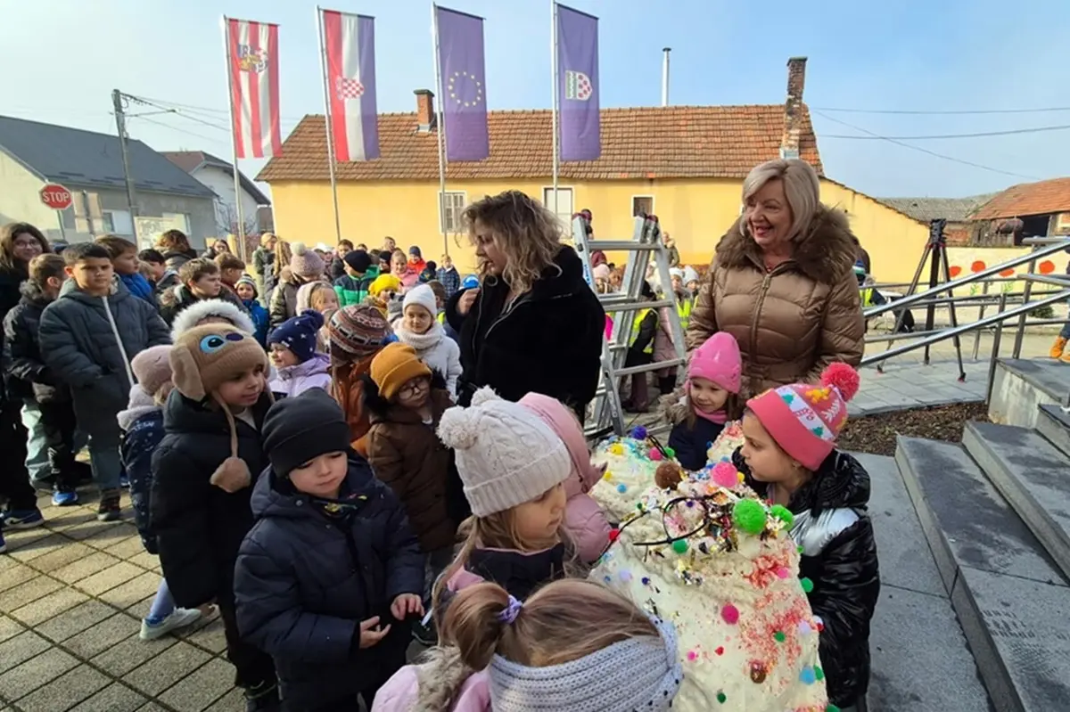 otb ukraseno drvce (18)