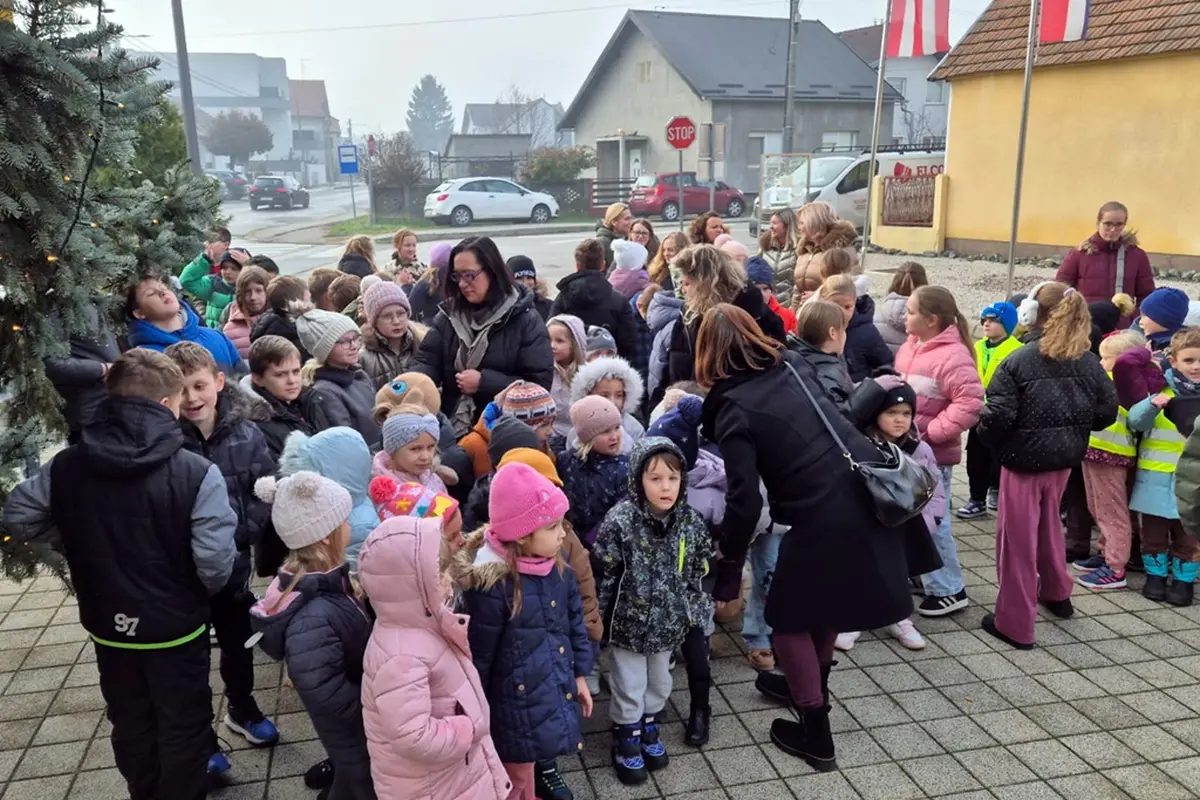 otb ukraseno drvce (2)