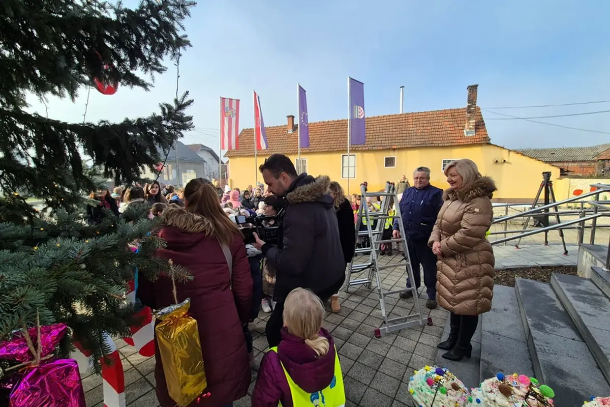 otb ukraseno drvce (20)