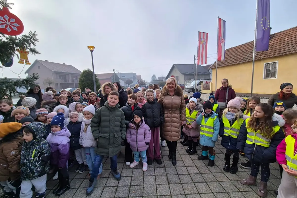 otb ukraseno drvce (24)