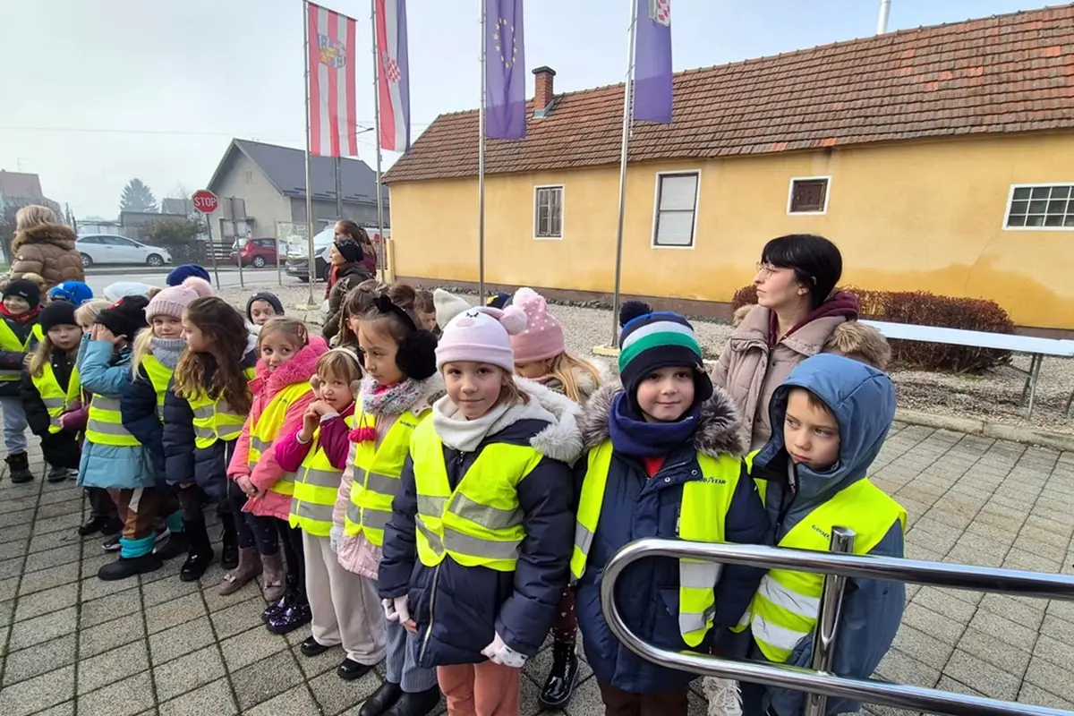 otb ukraseno drvce (3)