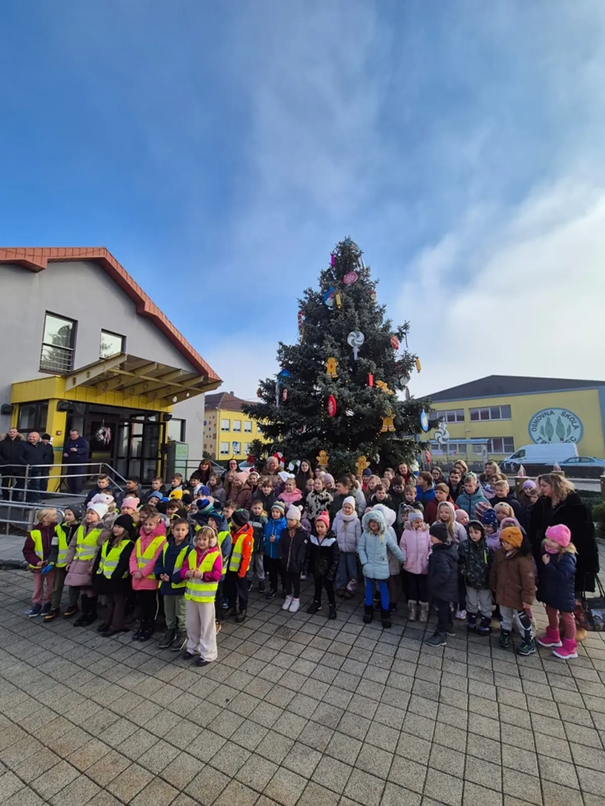 otb ukraseno drvce (4)