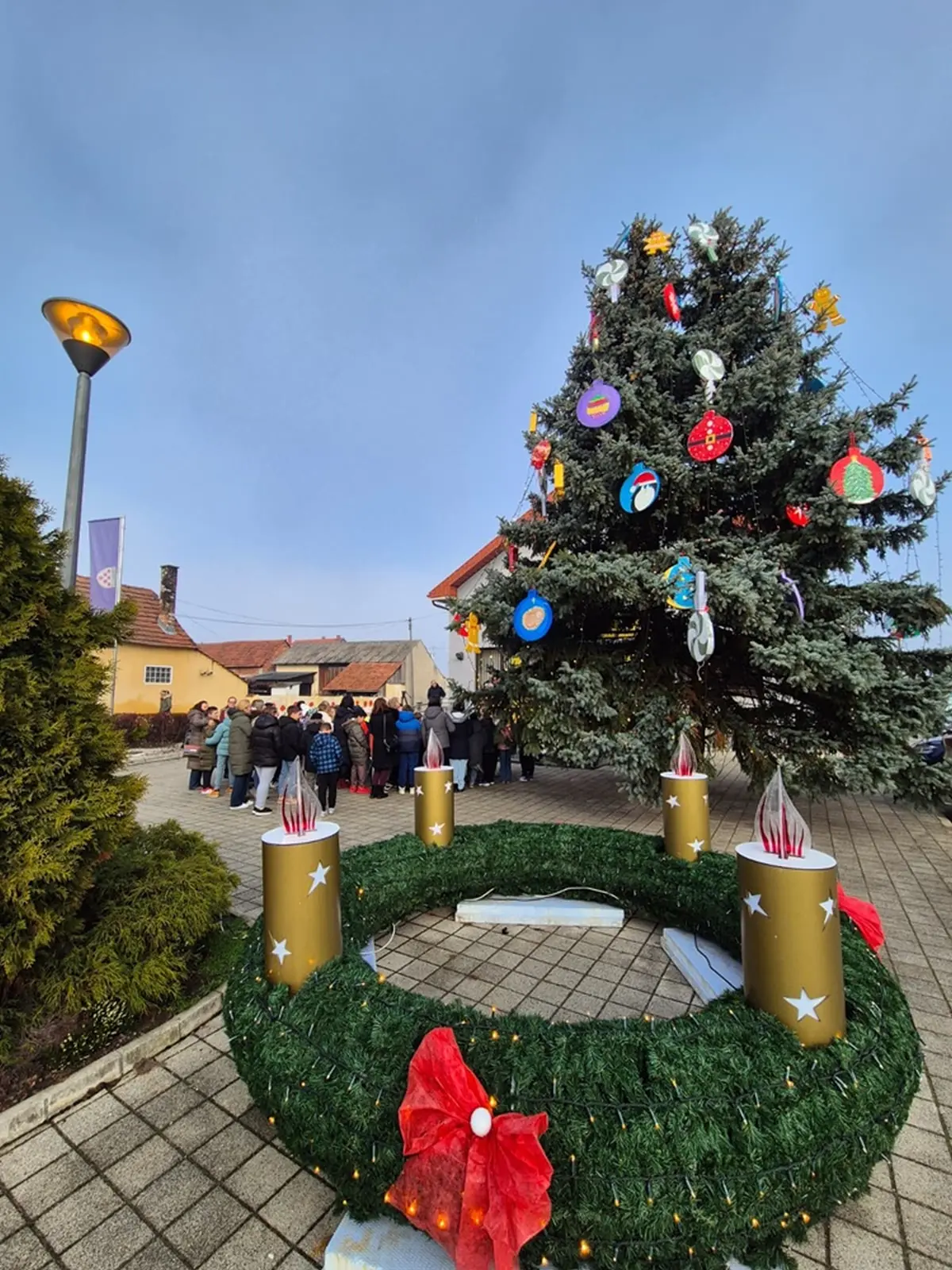 otb ukraseno drvce (6)