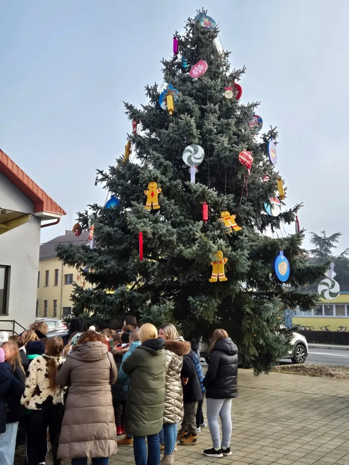 otb ukraseno drvce (7)