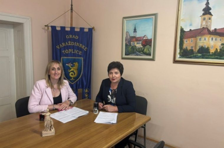 potpisivanje ugovora (2)