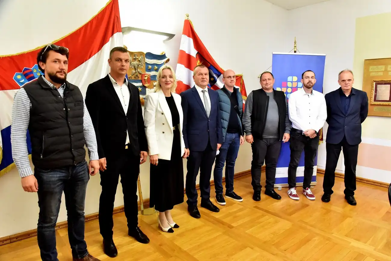 potpisivanje ugovora (2) potpisivanje ugovora (2)