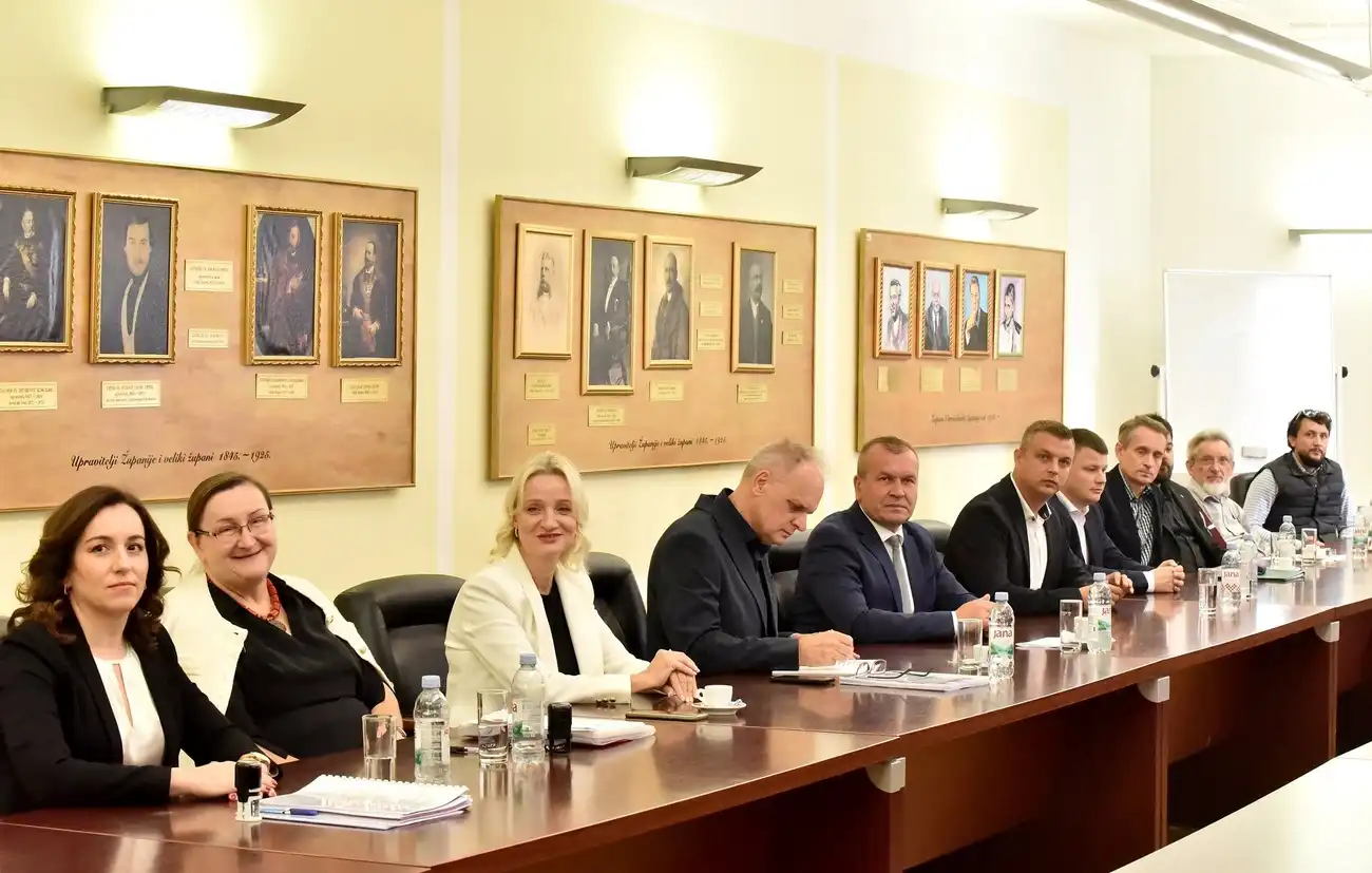 potpisivanje ugovora (3) potpisivanje ugovora (3)