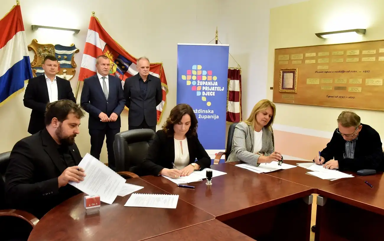 potpisivanje ugovora (5) potpisivanje ugovora (5)