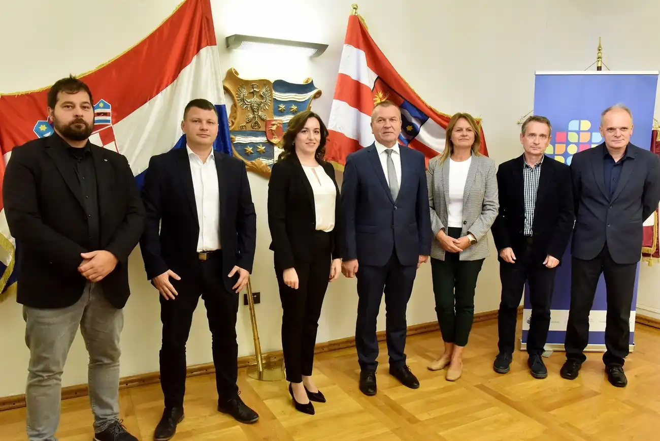 potpisivanje ugovora (6) potpisivanje ugovora (6)