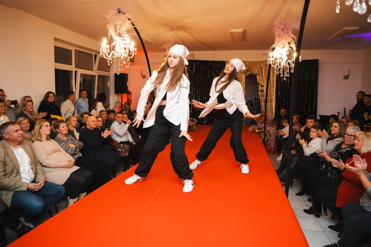 revija frizura nova ve (3) revija frizura nova ve (3)