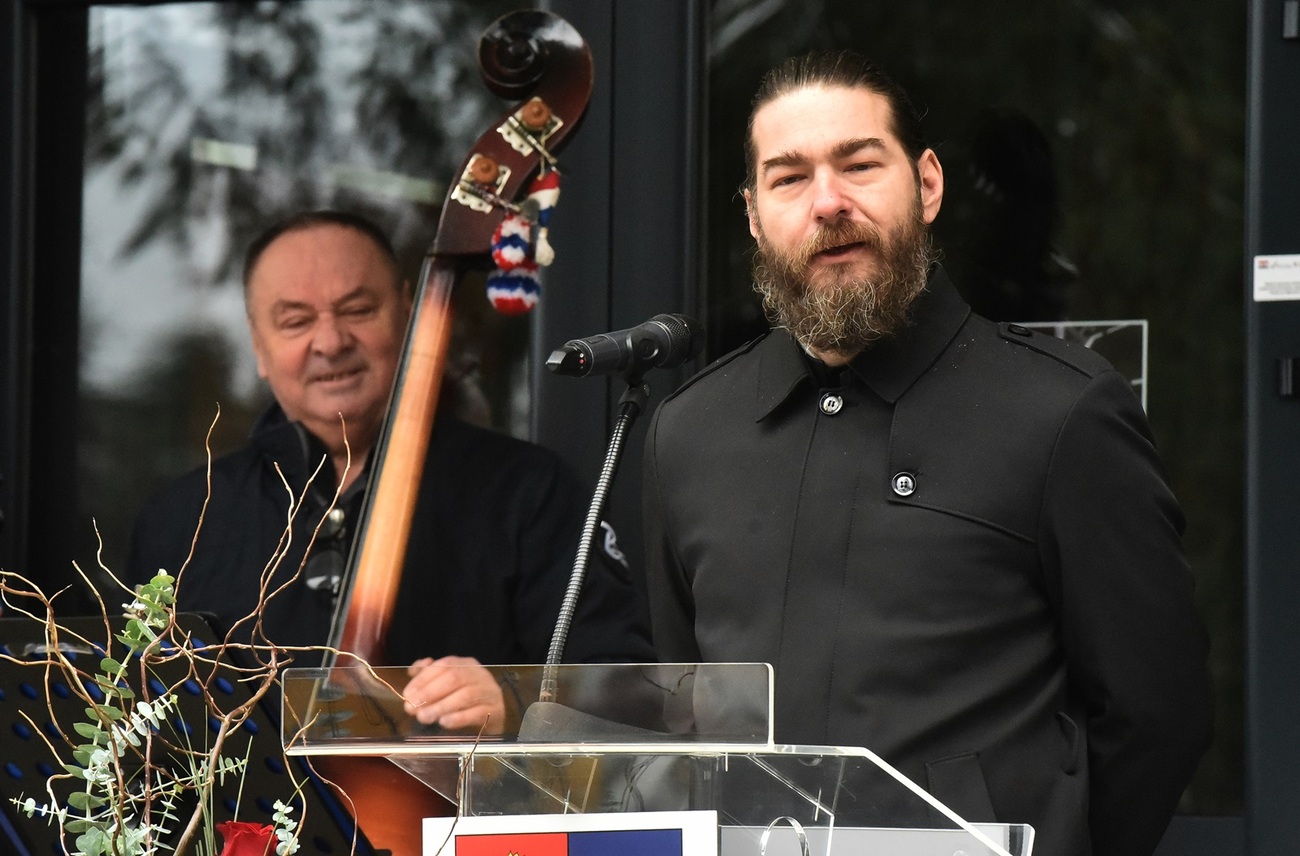 skulptura (15) skulptura (15)