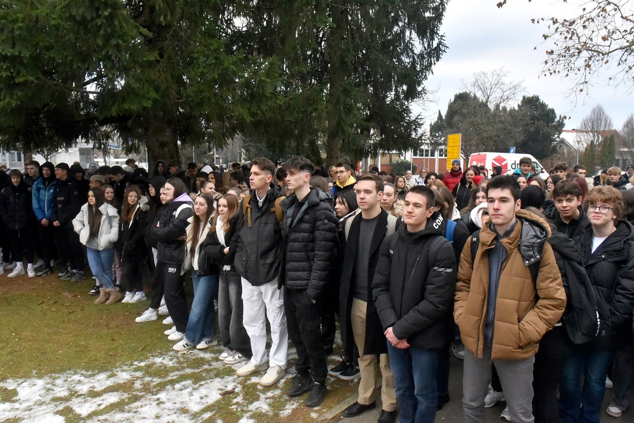 skulptura (16) skulptura (16)