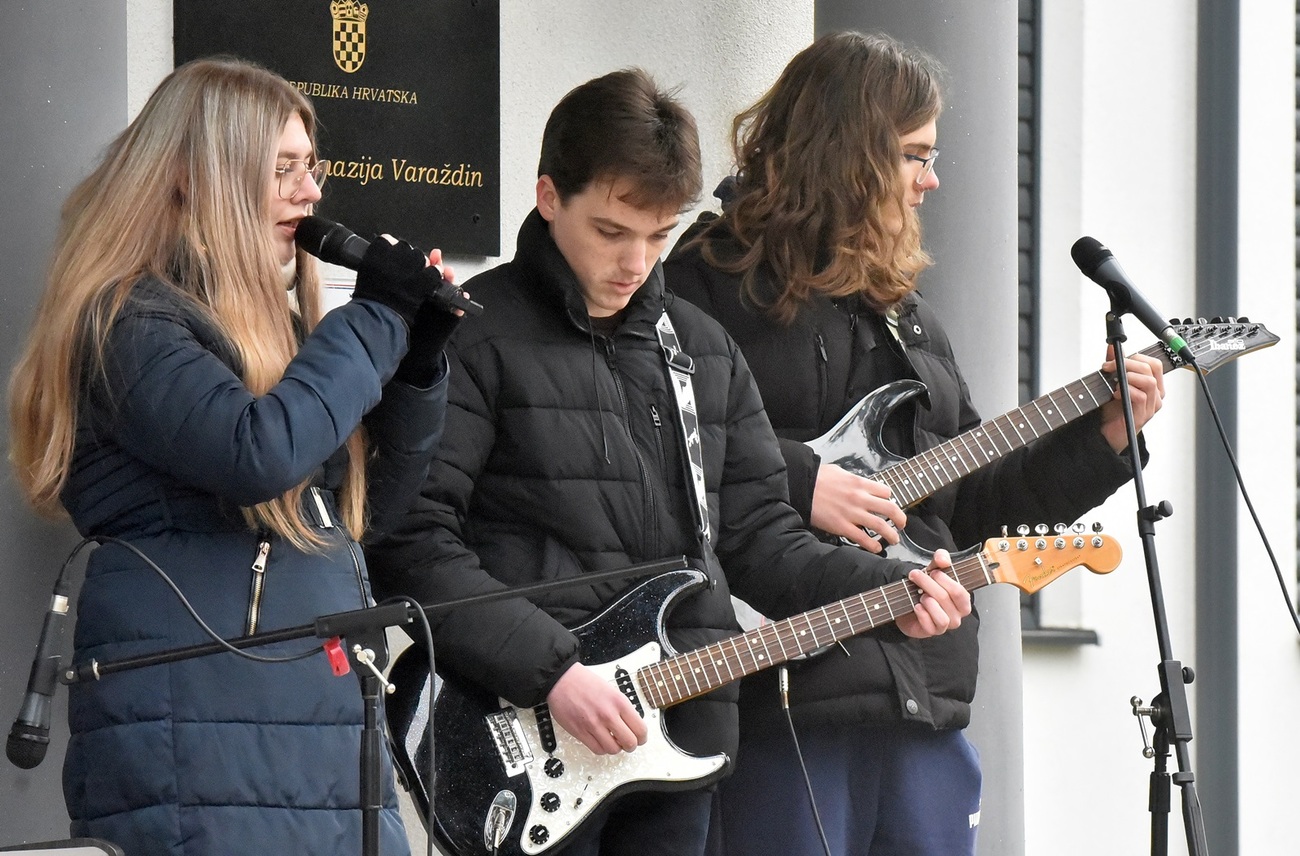 skulptura (17) skulptura (17)