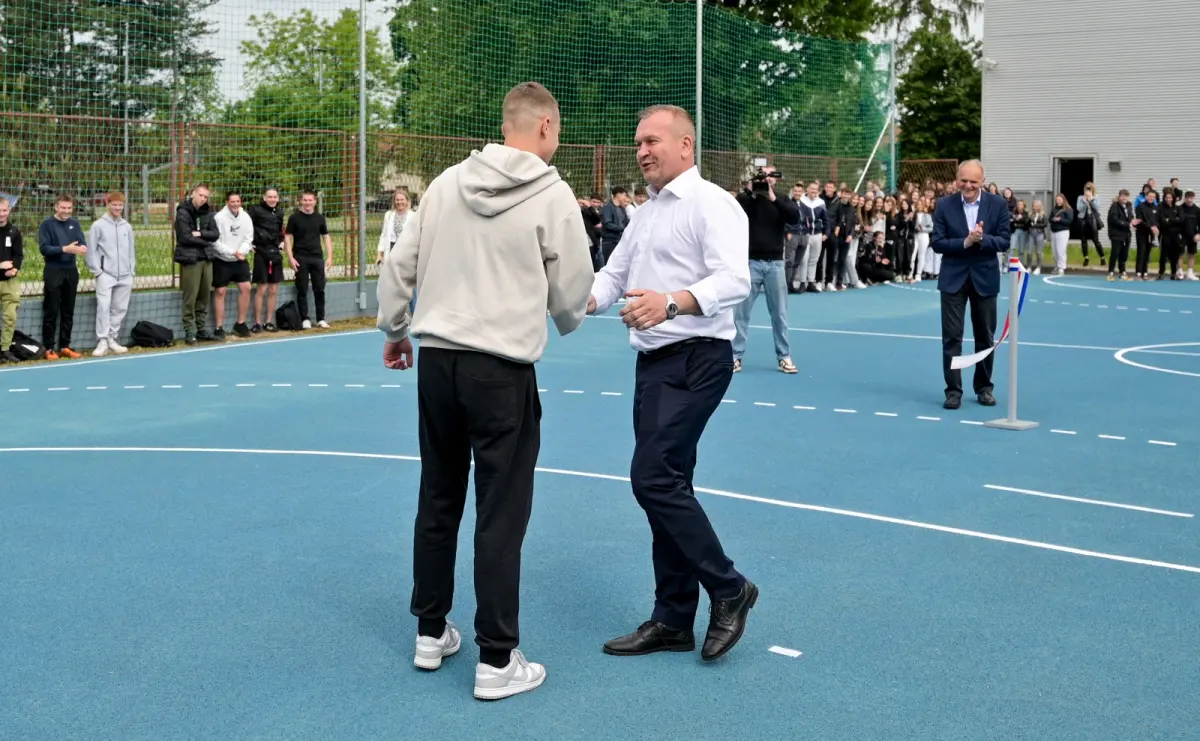 srednja_strukovna_skola_vz_otvorenje_igralista_mural_2025 (16) – vz zup srednja_strukovna_skola_vz_otvorenje_igralista_mural_2025 (16) – vz zup