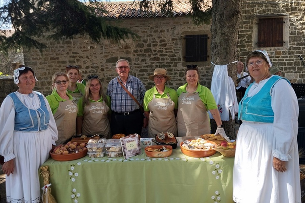 starinski zmaki (2) starinski zmaki (2)