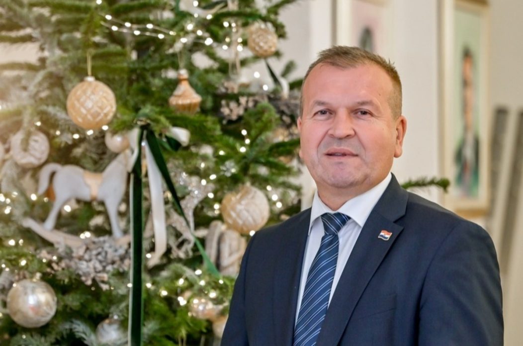 stricak Zupan_cestitka (3) (1) stricak Zupan_cestitka (3) (1)