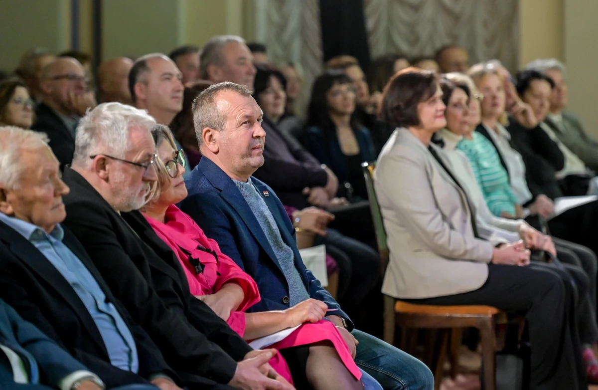 tamburaski orkestar bobic enjingi vinska simfonija – koncertni ured vz 16 tamburaski orkestar bobic enjingi vinska simfonija – koncertni ured vz 16