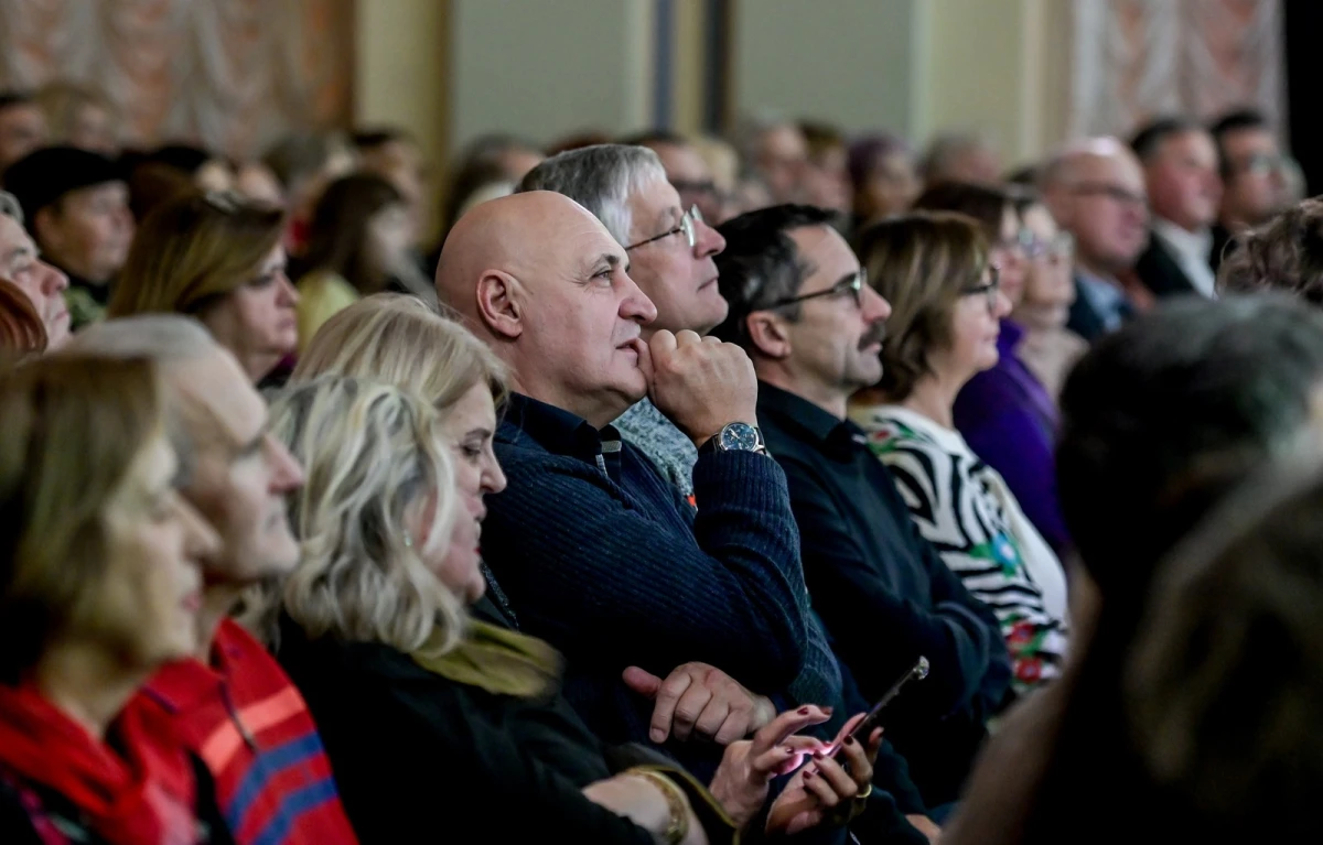 tamburaski orkestar bobic enjingi vinska simfonija – koncertni ured vz 18 tamburaski orkestar bobic enjingi vinska simfonija – koncertni ured vz 18