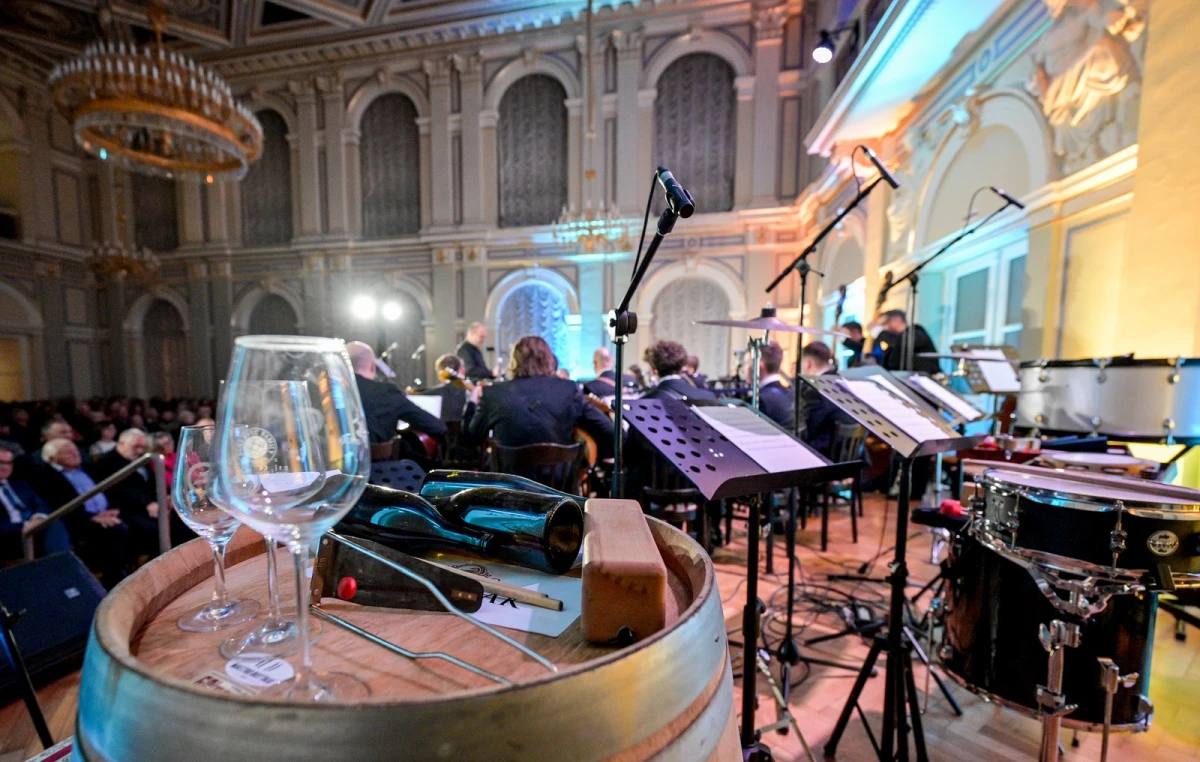 tamburaski orkestar bobic enjingi vinska simfonija – koncertni ured vz 24 tamburaski orkestar bobic enjingi vinska simfonija – koncertni ured vz 24