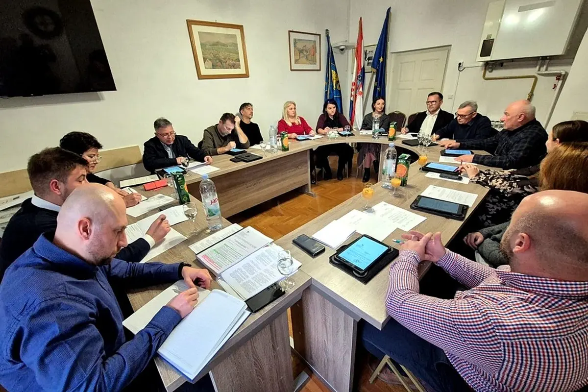 toplice-gradsko vijece-gvt (1) toplice-gradsko vijece-gvt (1)