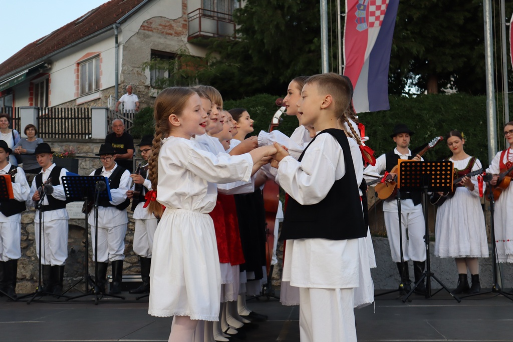 toplicka folklorijada (18) toplicka folklorijada (18)