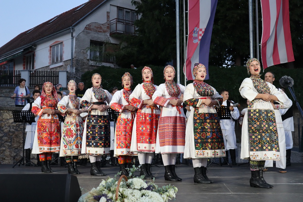 toplicka folklorijada (23) toplicka folklorijada (23)