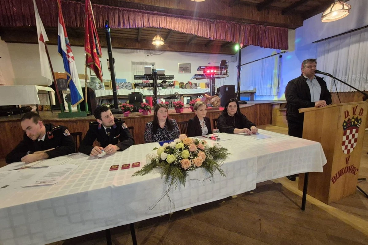 veliki bukovec – sjednica (13) veliki bukovec – sjednica (13)