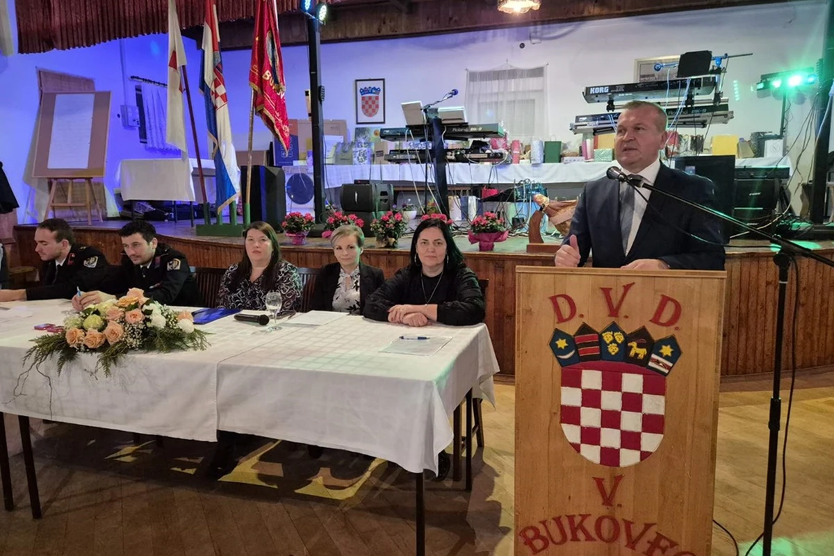 veliki bukovec – sjednica (15) veliki bukovec – sjednica (15)