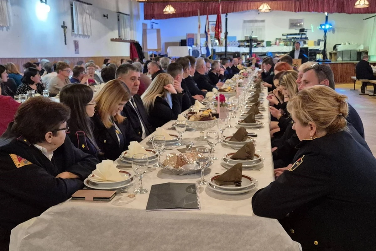 veliki bukovec – sjednica (3) veliki bukovec – sjednica (3)