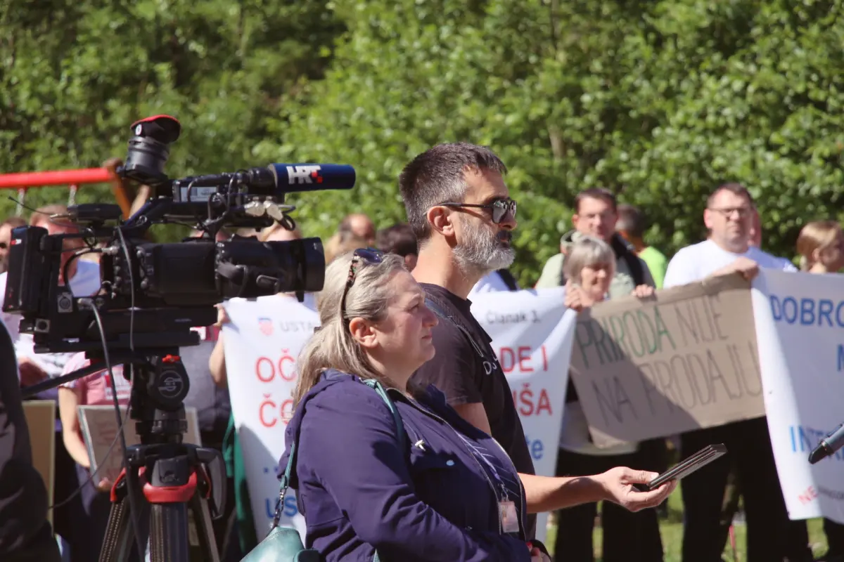 zeljeznica prosvjed – denis vlasic 01 zeljeznica prosvjed – denis vlasic 01