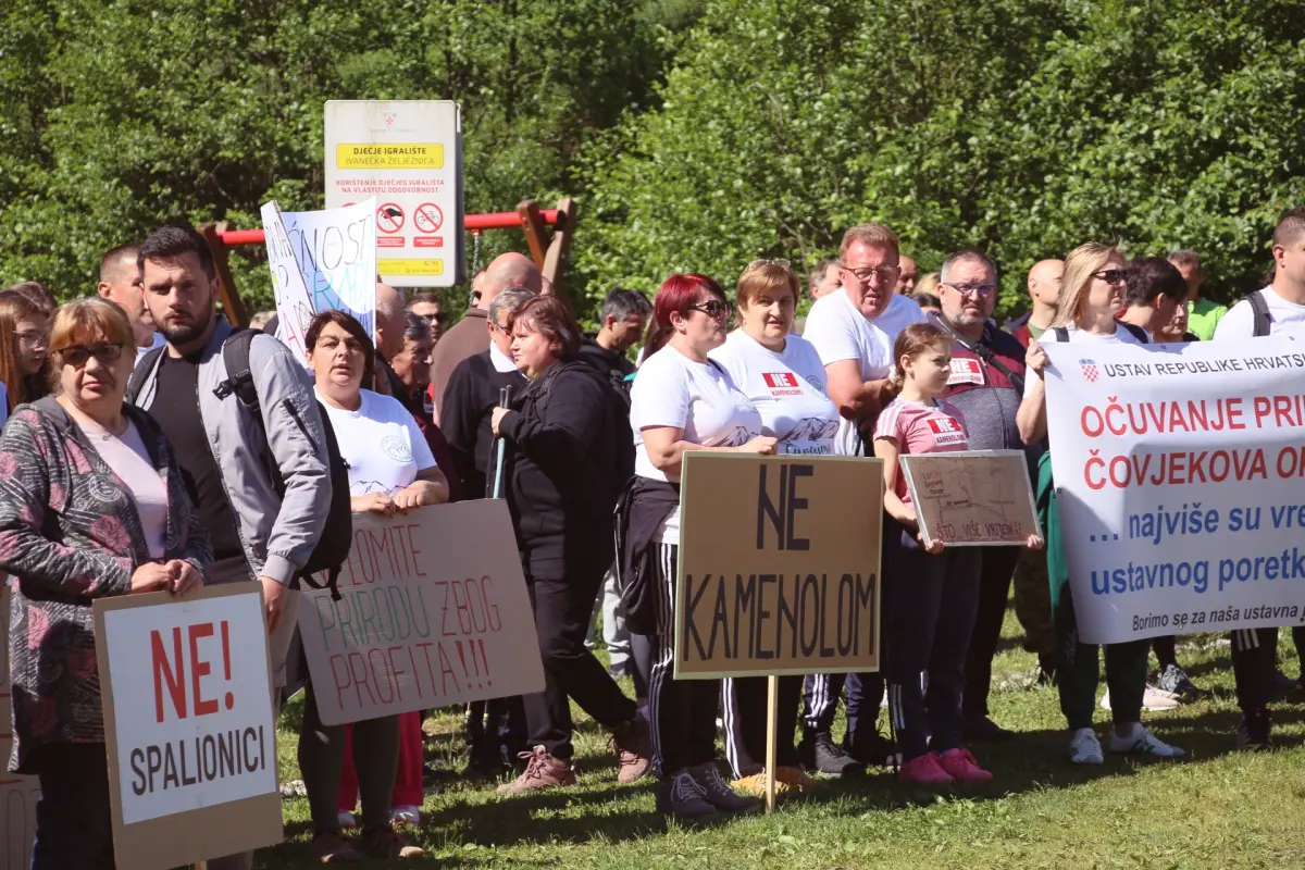 zeljeznica prosvjed – denis vlasic 02 zeljeznica prosvjed – denis vlasic 02