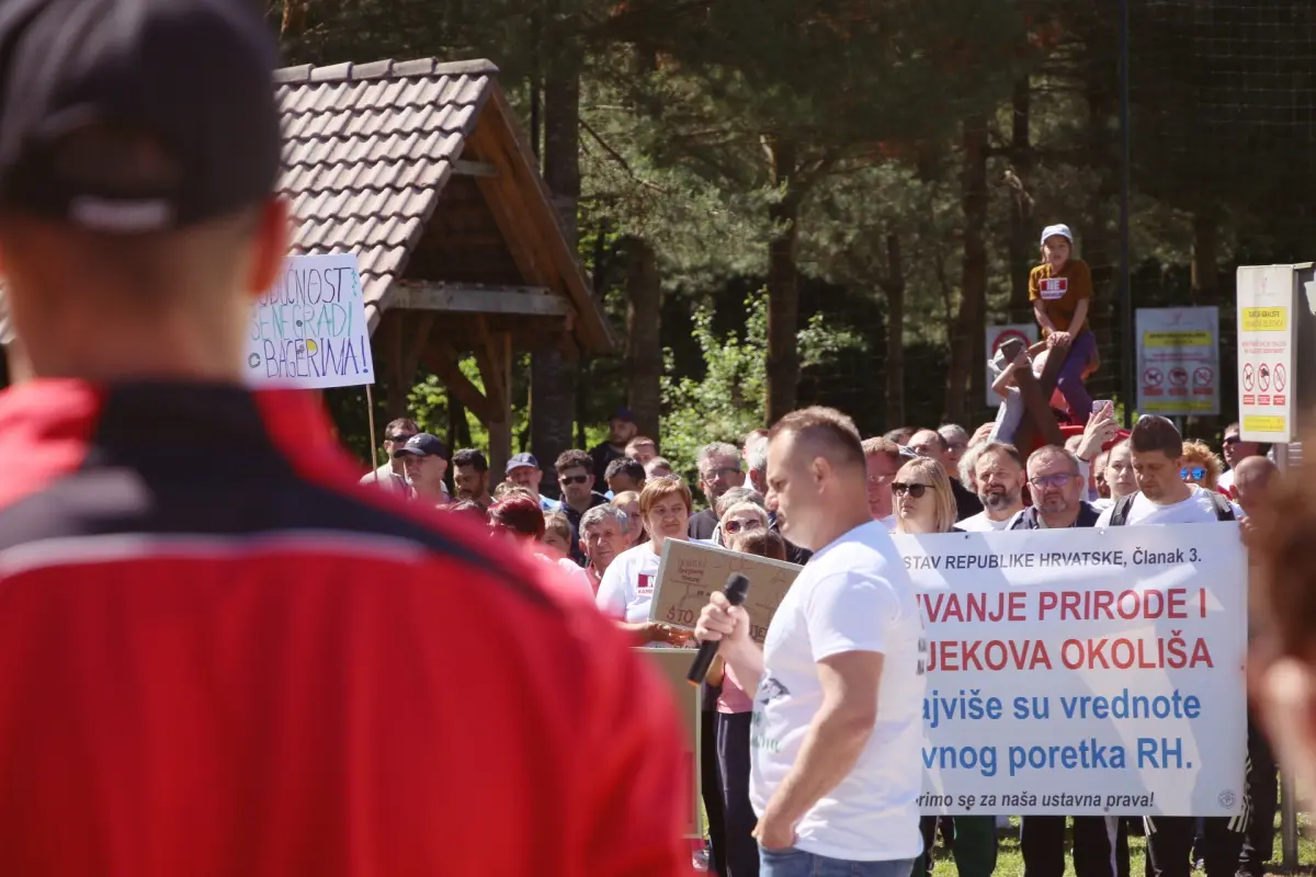 zeljeznica prosvjed – denis vlasic 05 zeljeznica prosvjed – denis vlasic 05