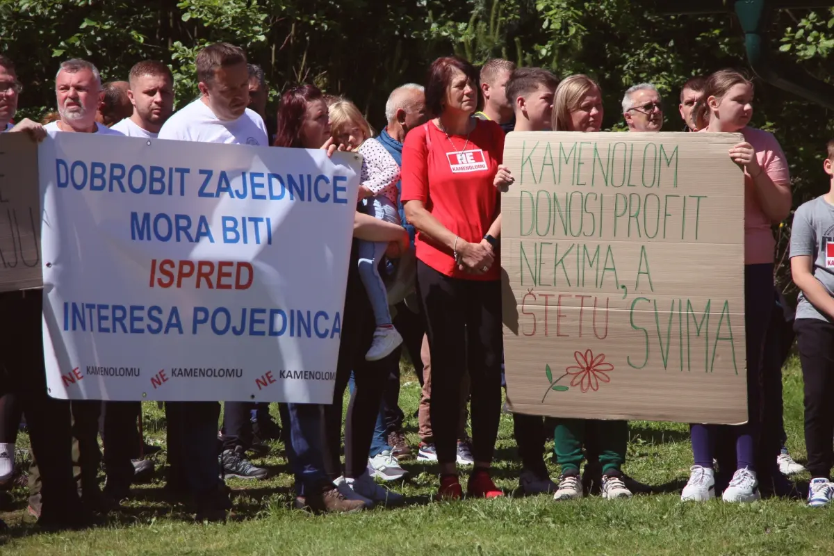 zeljeznica prosvjed – denis vlasic 12 zeljeznica prosvjed – denis vlasic 12