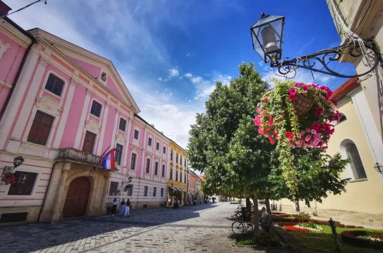 zupanijska palaca razglednica cvijece zelenilo prognoza