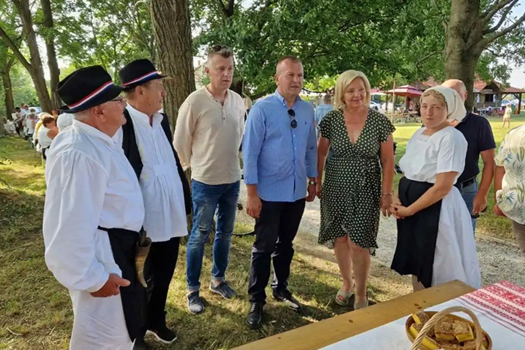 žetvene svečanosti, trnovec011